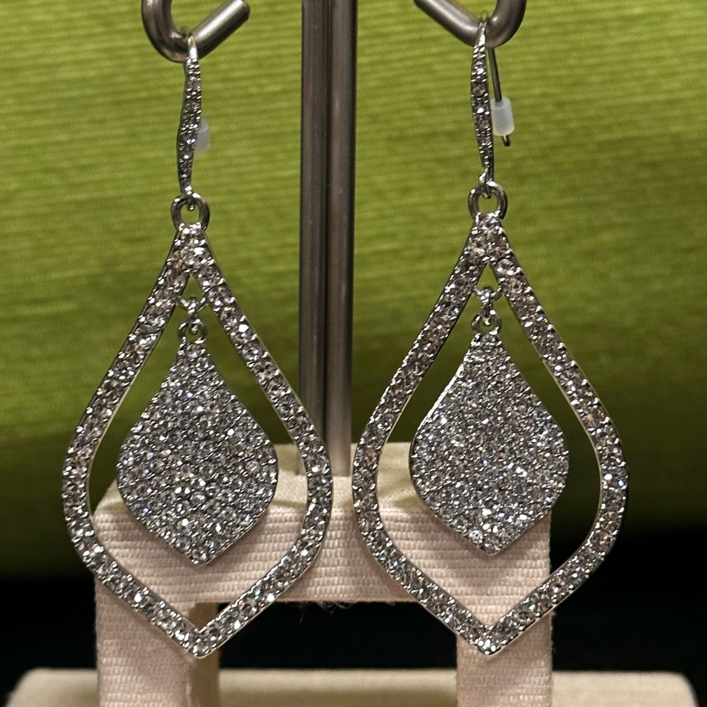 Lord Taylor Sparkling Silver Teardrop Earrings 16$